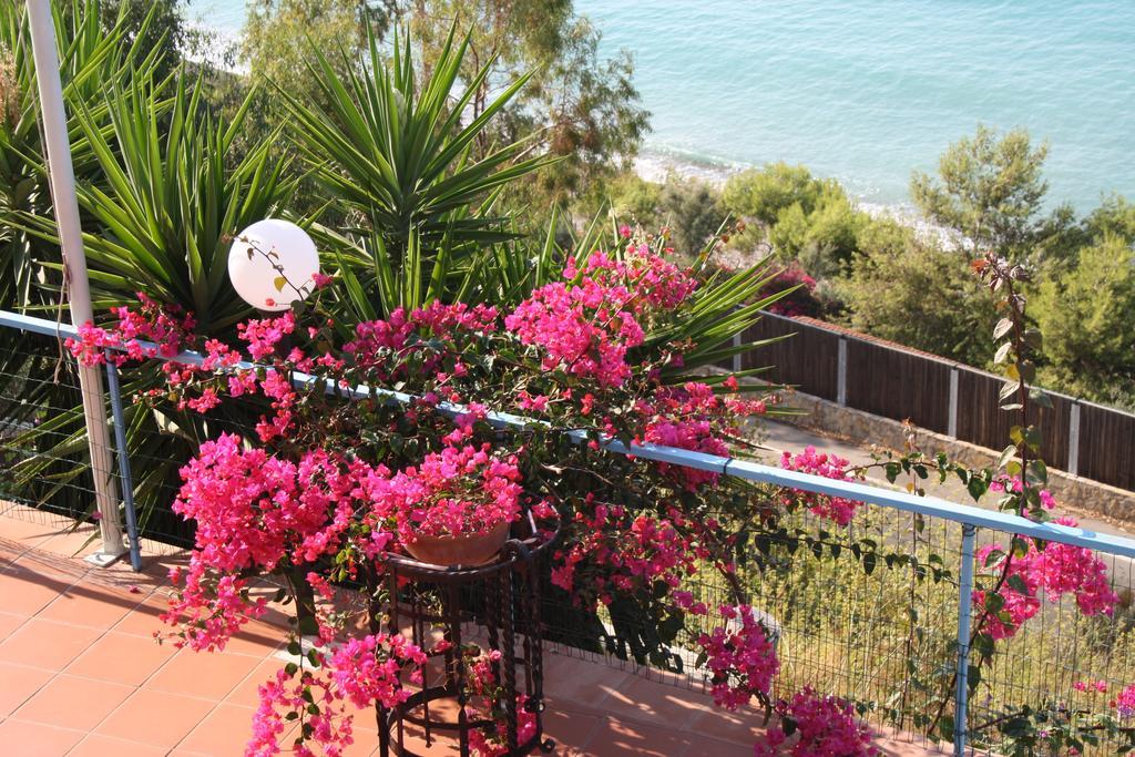 Camere & Case Vacanze Lo Scoglio Castel di Tusa Bagian luar foto