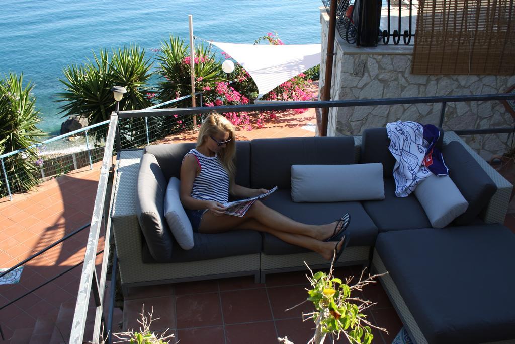 Camere & Case Vacanze Lo Scoglio Castel di Tusa Bagian luar foto