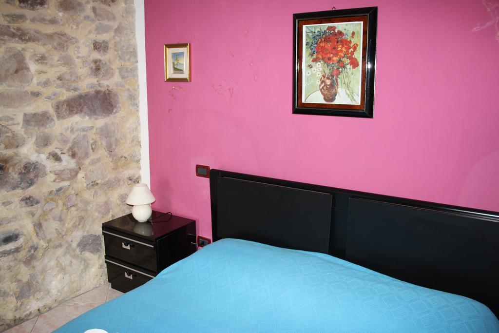 Camere & Case Vacanze Lo Scoglio Castel di Tusa Bagian luar foto