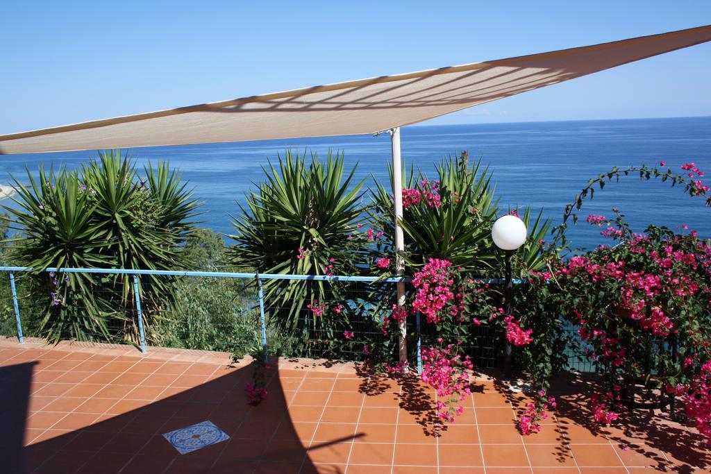 Camere & Case Vacanze Lo Scoglio Castel di Tusa Bagian luar foto
