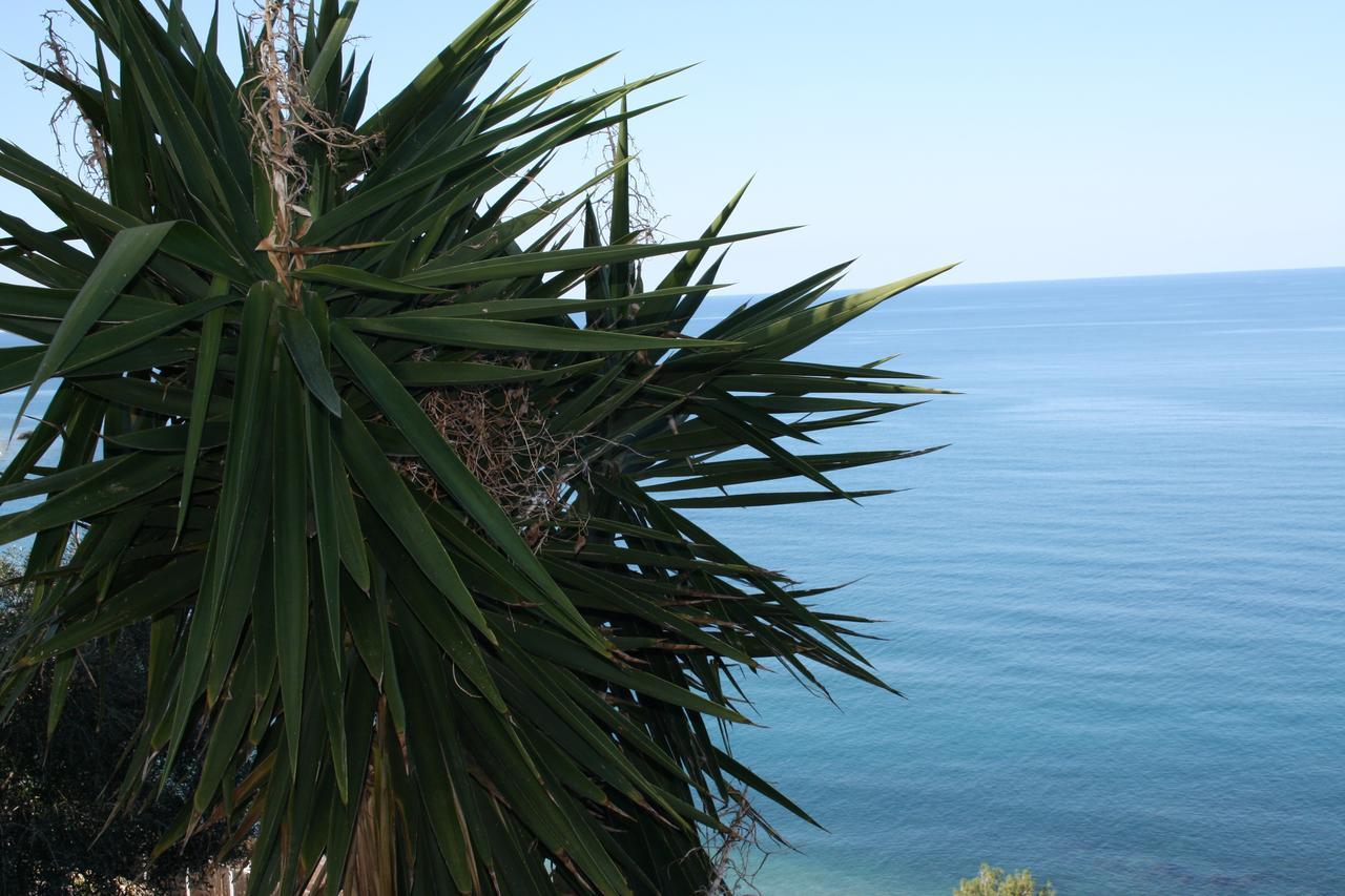 Camere & Case Vacanze Lo Scoglio Castel di Tusa Bagian luar foto