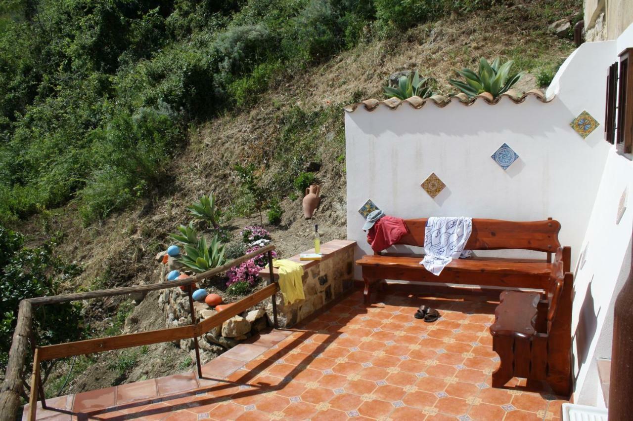 Camere & Case Vacanze Lo Scoglio Castel di Tusa Bagian luar foto