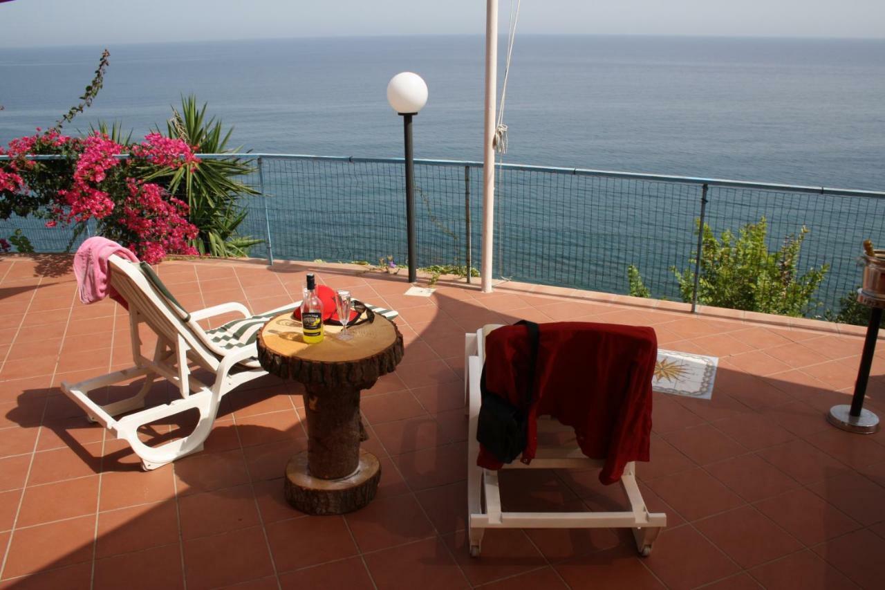 Camere & Case Vacanze Lo Scoglio Castel di Tusa Bagian luar foto